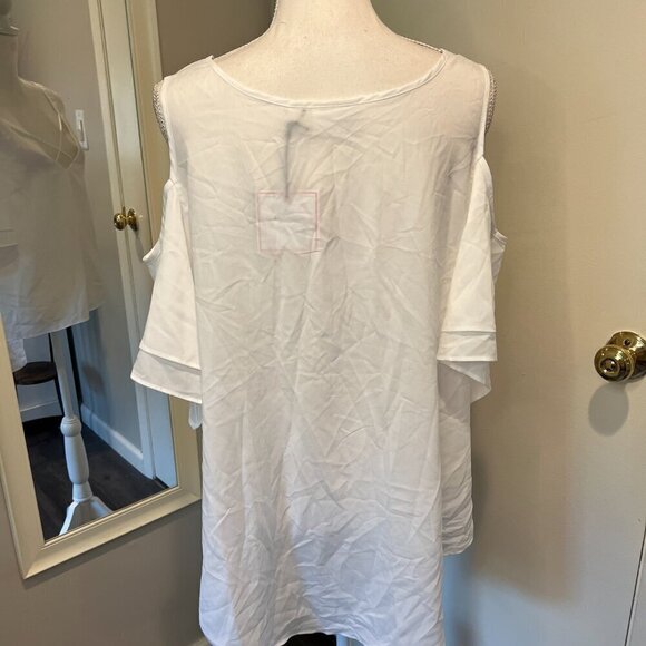 NWT Bisou Bisou White Cold Shoulder Hi-Low hem Blouse, SIze Med - Picture 11 of 15